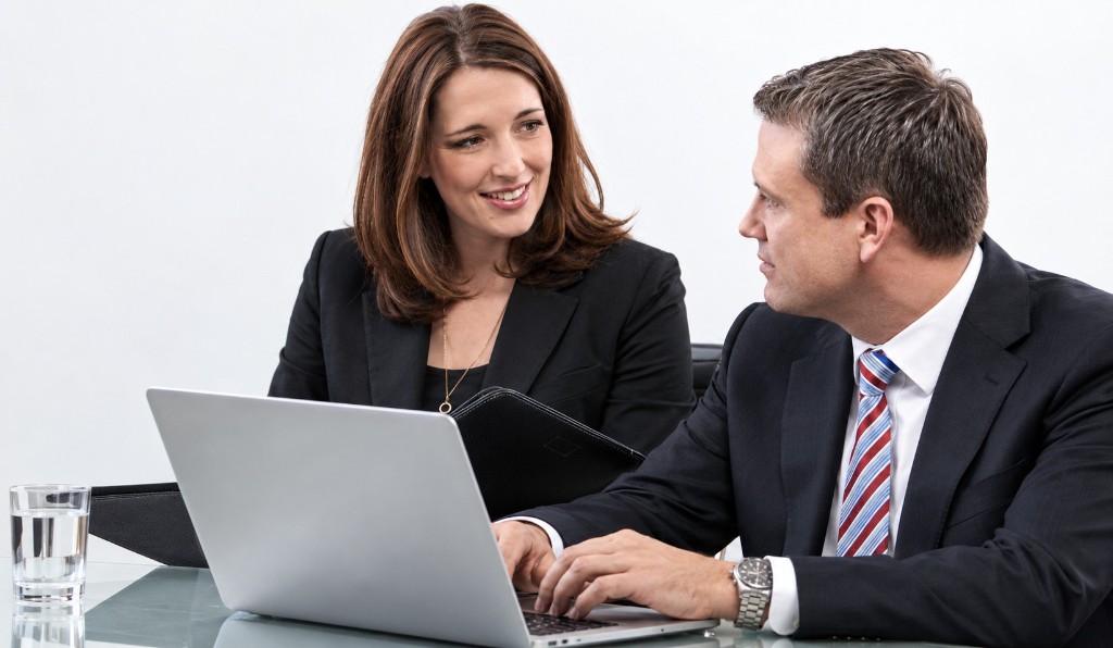 Mitarbeitende der Mercury Compliance AG im Gespräch
